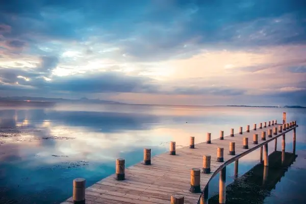 为什么玩久手机头会痛呢